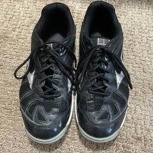 Mizuno Women’s Wave Hurricane Volleyball Sneakers